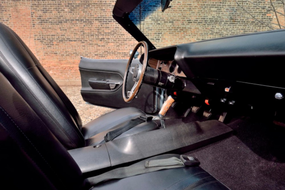 Nội thất của Plymouth Hemi Cuda Convertible 1971